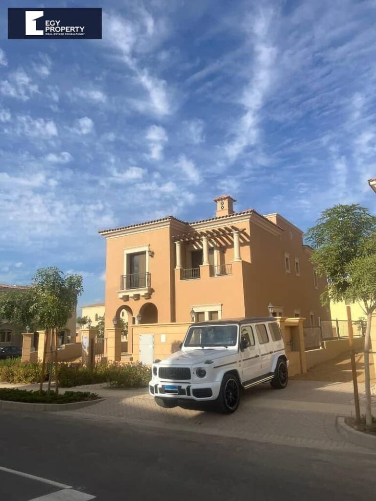 بموقع خيالي فيلا مستقلة علي الجولف مباشرة استلام فوري للبيع في سيتي جيت التجمع - القاهرة الجديدة 0