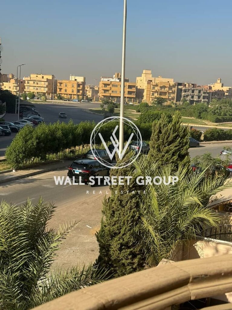 شقه للبيع بفيلا - إطلالة على اكبر ميادين البنفسج - استلام فوري متشطبة - بأميز لوكيشن في البنفسج 12 - التجمع الخامس - القاهرة الجديدة 0