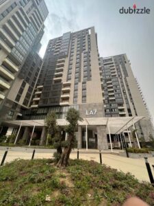 شقة متشطبة بخدمة فندقية و بفيو مميز في ابراج ايون الشيخ زايد بالقرب من اركان بلازا و الربوة الشيخ زايد 12,500,000 ج.م