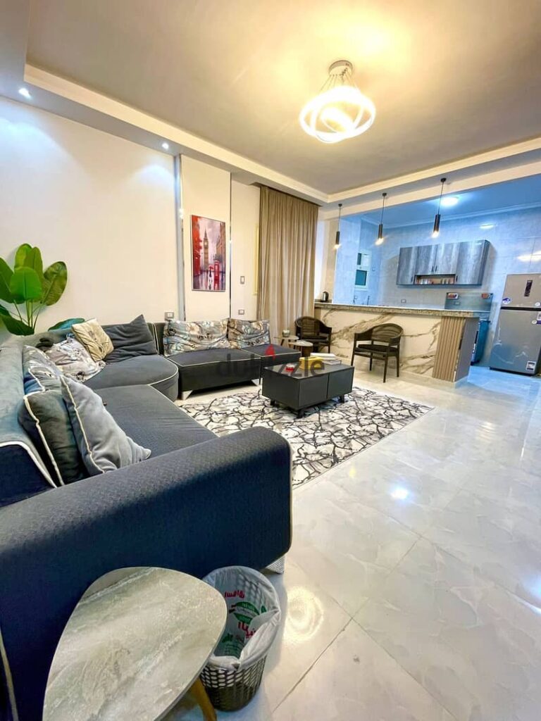 شقة للبيع في الحي التاني خلف الجامعه الروسيه لقطه للبيع تشطيب الترا سوبر لوكس 0