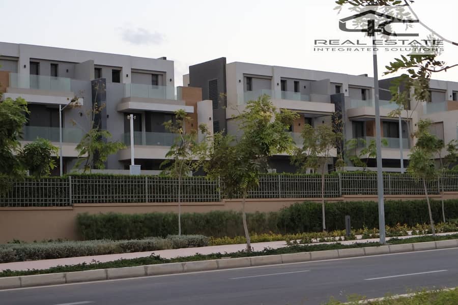 توين هاوس 5غرف ريسيل بالسعر القديم بتقسيمه مميزه-openview-لافيستا سيتي العاصمه الاداريه جاهز للمعاينه 0