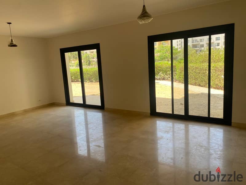 شقة متشطبة جاهزه للسكن بسعر مغري وباقي اقساط في او ويست امام مول مصر 0