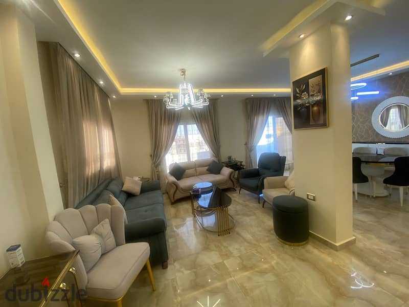 شقة للبيع داخل بيفرلي هيلز الشيخ زايد بسعر مميز فيو مفتوح بالفرش و الاجهزه 0