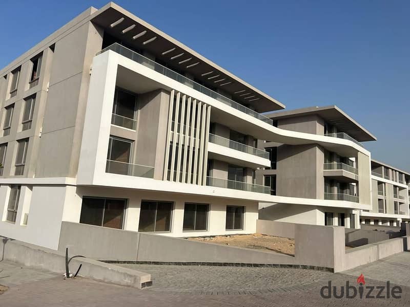 شقه بجاردن للبيع بفيو البحيرة في جولز بالتوسعات الشرقية بجوار نيو جيزة وامام جيزة بلاتو 0