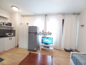 ستوديو مفروش ألترا مودرن مع روف واسع للإيجار في ويست تاون سوديك 25,000 ج.م