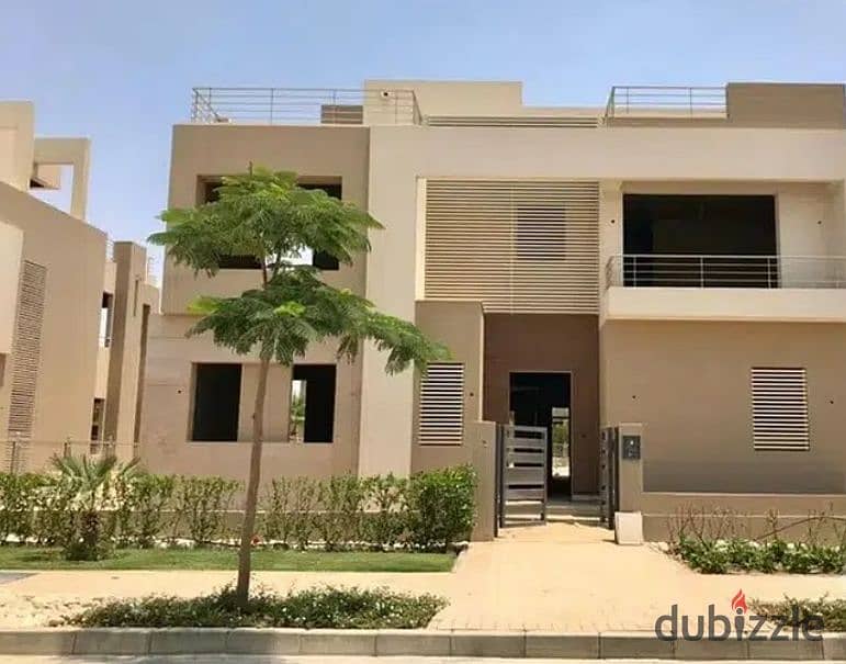 فاميلي هاوس متشطب استلام قريب بسعر مغري  داخل ذا كروان بالم هيلزوباقي اقساط 0