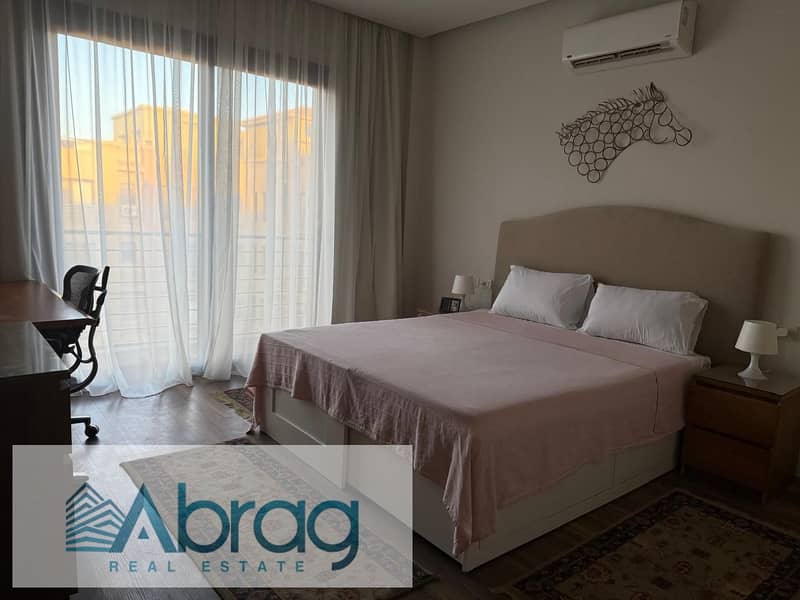 للايجار شقه 257 م مفروشه مودرن ومكيفه كومباوند كازا بيفرلي هيلز الشيخ زايد 0