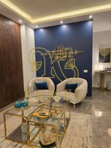 شقة لقطة للبيع متشطبة في البنفسج عمارات – مساحة 230م – خطوات من التسعين الجنوبي – تشطيب ألترا سوبر لوكس – استلام فوري بالمطبخ 7,850,000 ج.م