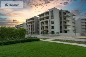 شقة جاهزة تمامًا للسكن مع حديقة في قلب القاهرة الجديدة . 6,000,000 ج.م