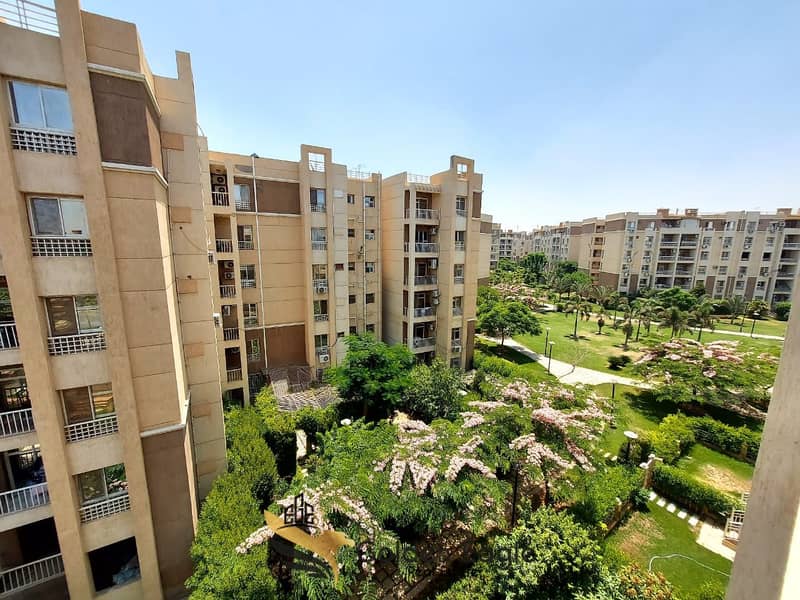 للبيع شقه 82م مدينتى B7 فيو جاردن كبير وشارع خطوات للخدمات والحركة والثاوث بارك تشطيب خاص ممتاز 0