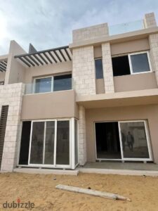 تاون هاوس كورنر للبيع واستلام فوري في كمبوند تاوني هايد بارك بجانب بالم هيلز وبسعر مميز 6,260,000 ج.م