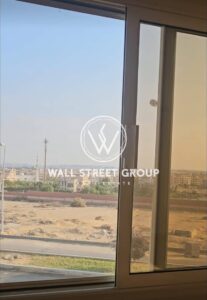 شقه للبيع بحرية بواجهة أمامية – بفيو مفتوح غير مجروحة – متشطبة سوبر لوكس- بأميز لوكيشن في الحي الخامس بالقرب من فريد حبيب – استلام فوري – مدينة العبور 5,500,000 ج.م