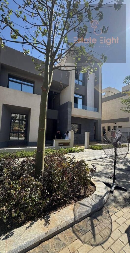 توين هاوس للبيع بموقع مميز جاهز للاستلام فى كمبوند السعادة التجمع الخامس بالقرب من الرحاب 0