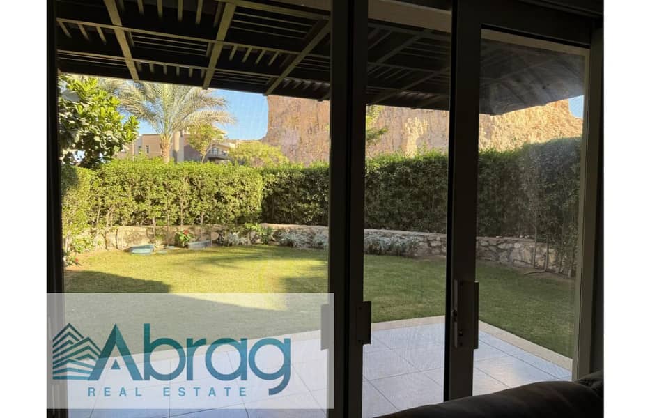 للبيع شقة أرضي 215م بحديقة 80م بالتشطيب استلام فورى كمبوند نيو جيزة 0