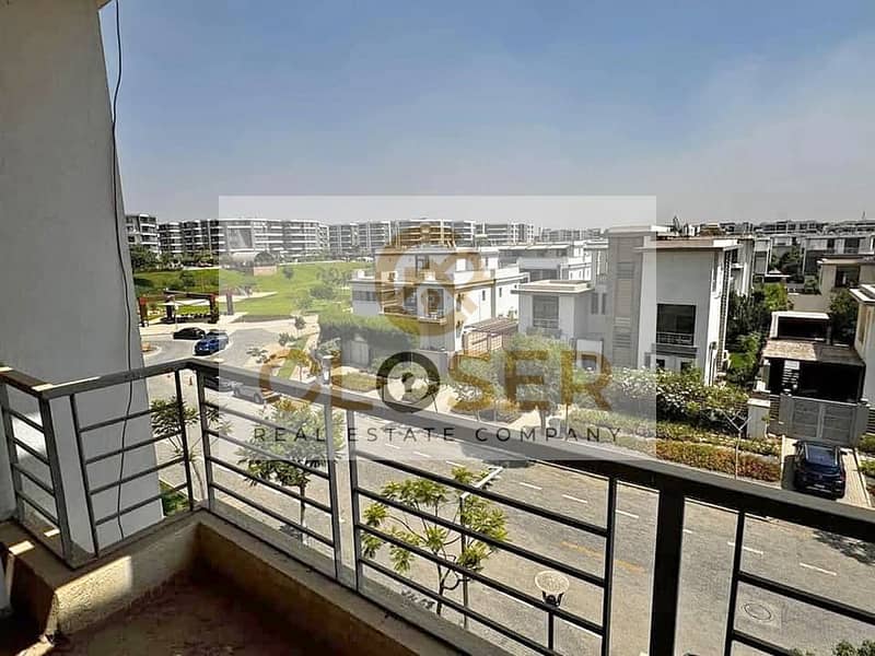 ستوديو للبيع فى كمبوند تاج سيتى التجمع الاول بخصم 50% 0