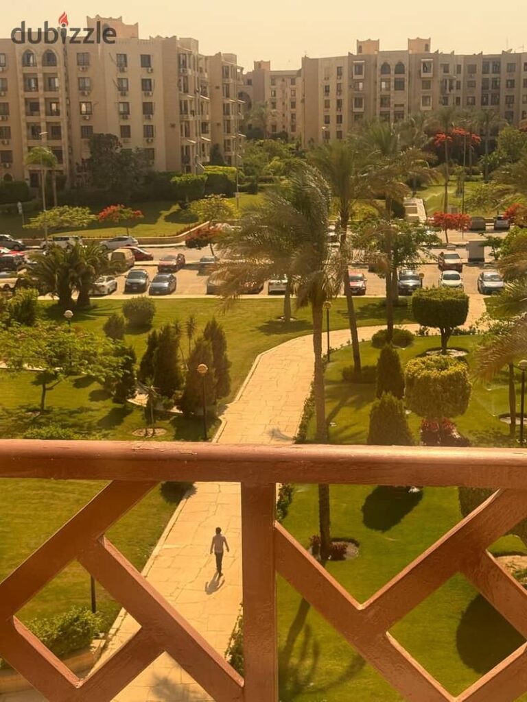 شقة 90م تشطيبات خاصة للبيع بمدينة الرحاب بالمرحلة الخامسة البيع شامل العفش وجميع الاجهزة. 0