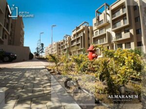 12,100,000 ج.م شقه للبيع متشطبه بالكامل في كمبوند فيفث سكوير بسعر الكاش استلام فورى في قلب الجولدن سكوير مع المراسم | Fifth Square