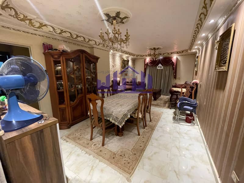 شقة للبيع مساحة 145م ناصيه علي شارع الجامعه قريبه من الميثاق الرئيسي زهراء مدينة نصر عمارات الاهالي 0