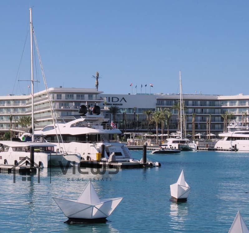 شاليه 220م مباشر علي المارينا و البحر للبيع بالمطبخ و التكيفات مراسي Marassi 0