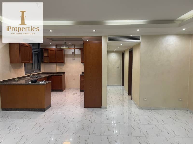 شقة كاملة التشطيب مع حديقة للبيع في تاج سلطان في موقع متميز 0