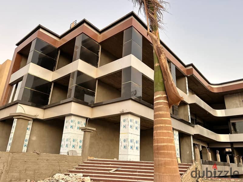 محل للبيع باقل من سعر الشركة ب 4 مليون استلام فوري علي شارع رئيسي مول كليفروبعائد شهري 100 الف جنية 0