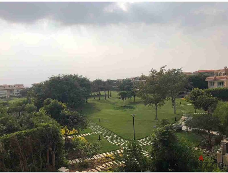 فرصة للبيع كاش بمدينتي – فيلا توين هاوس نموذج H  تشطيب الترا سوبر لوكس – تشطيب خاص بالكامل  إطلالة مميزة على وايد جاردن  مساحة الأرض: 439 م مساحة المباني: 280 م موقع رائع بجوار بوابة 1 مدينتي 0