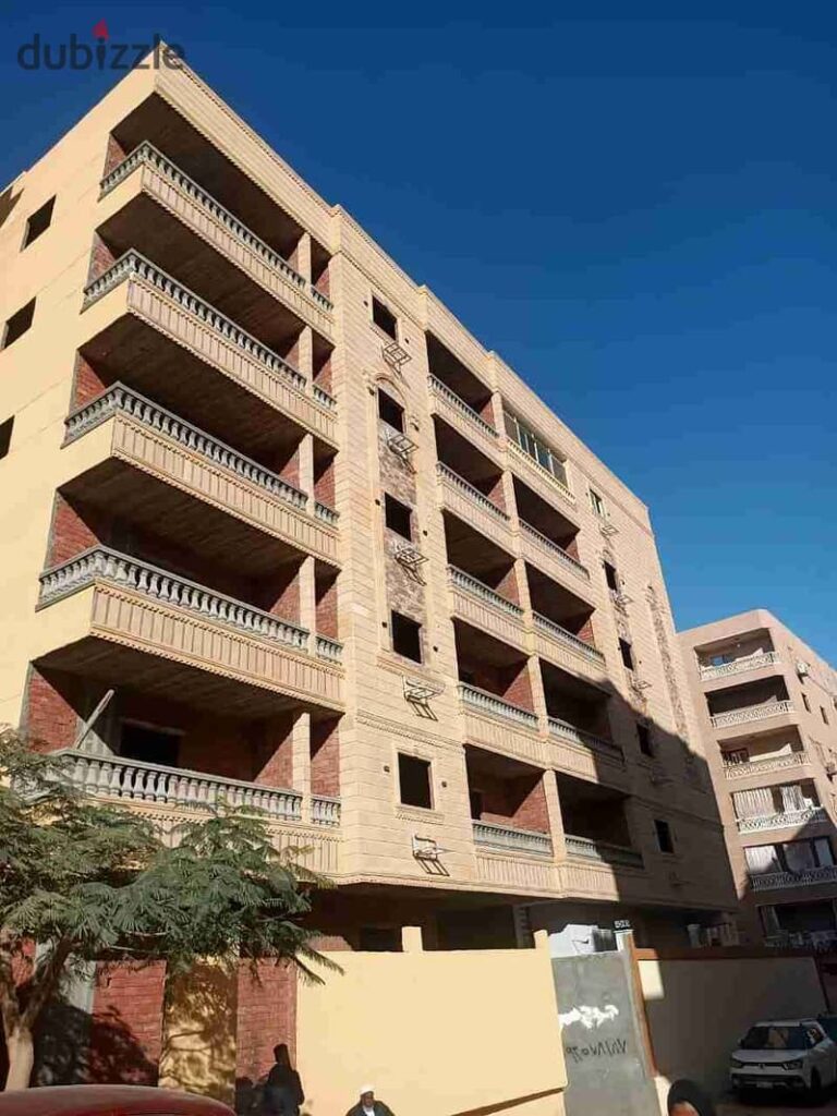 للبيع شقه ١٤٠م قريبه من الجيش 0