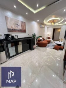 شقة للبيع فى قلب التجمع الخامس استلام فورى متشطبة بالكامل الترا سوبر لوكس بالتقسيط 8,000,000 ج.م