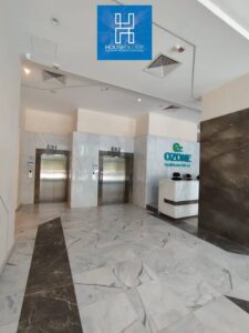 دايركت علي الشارع الرئيسي بالتجمع الخامس عياده متشطبه بالتكييفات استلام فوري بالتقسيط 4,810,000 ج.م