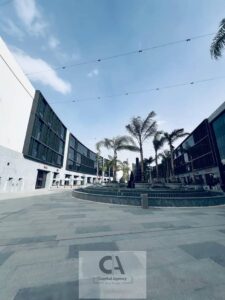 168,000 ج.م عيادة للإيجار 140م متشطبة بالتكييفات داخل ليك تاون – التجمع الخامس