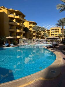 شقة غرفة وصالة للبيع في كمباوند برتش ريزورت – الغردقة شقة مميزة داخل كمباوند برتش ريزورت أحد أشهر وأفضل الكمباوندات في الغردقة، في موقع حيوي جدًا ينا 2,945,000 ج.م