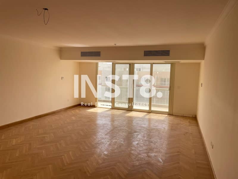 بنتهاوس روف تشطيب فاخر بالمطبخ والتكيفات للايجار بكمبوند برومناد التجمع بسعرلقطة 0