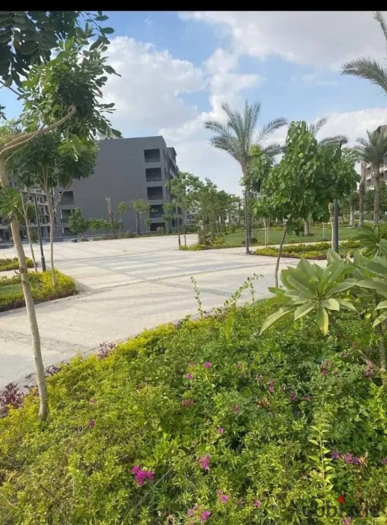 للبيع شقة بمنطقه قريبه من كل الخدمات جاهزة للمعاينه واستلام سنه  امام مدينه الرحاب مباشرة في كمبوند كريك تاون Creek Towen 0