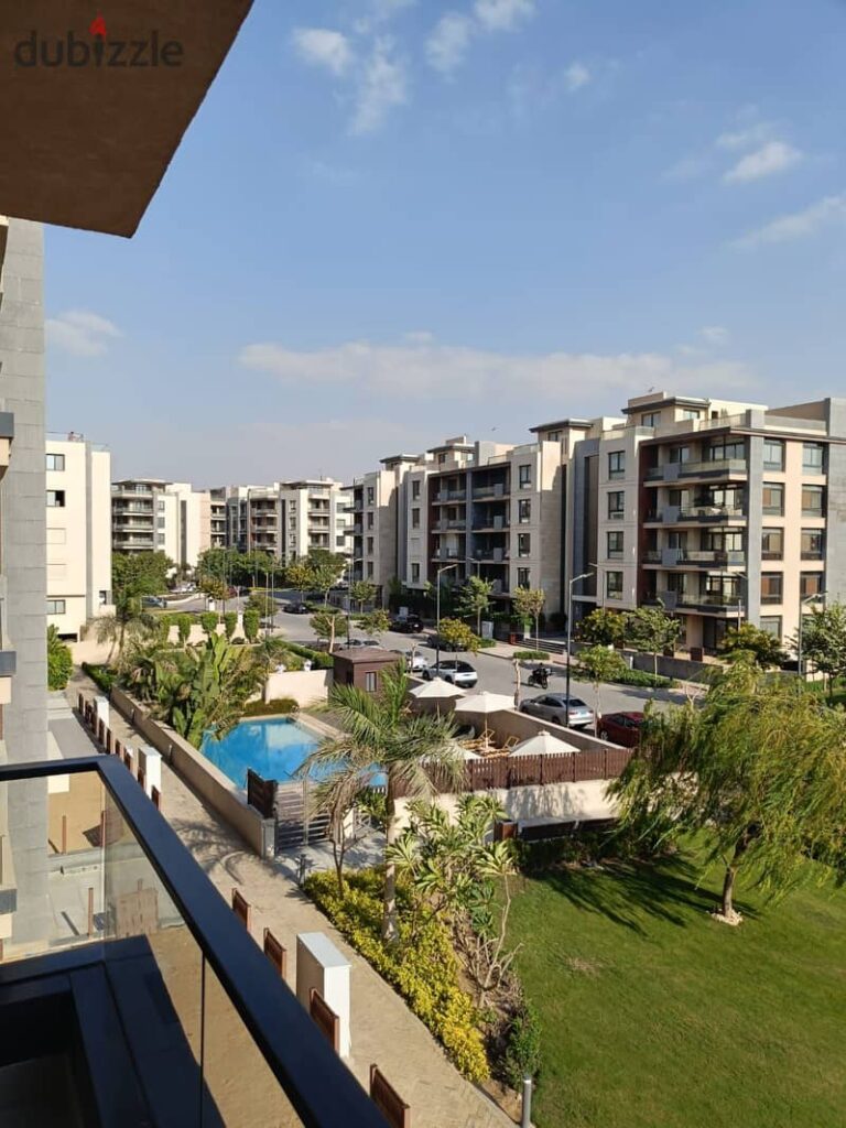 شقة مميزة للإيجار بجوار الجامعة الامريكية (AUC) فيو على حمام سباحة ولاند سكيب، كمبوند (ازاد) التجمع الخامس، 3 غرف | Azad Compound 0