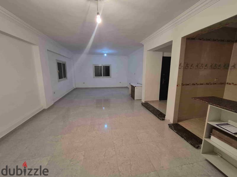 شقه للايجار سكني لاسره دور ارضي في فيلات التجمع الخامس 0