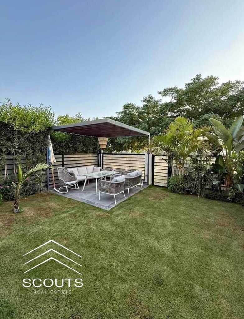 بنص سعرها فيلا للبيع بسعر شقه في افضل لوكيشن في مدينه الشروق shrouk city  باطلاله مميزه علي البارك والبحيره جاهزه للمعاينه قريبه من جميع الخدمات 0