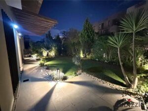 شقة دوبلكس فاخرة وواسعة للايجار في سوديك إيستاون، مفروشة بالكامل توفر الراحة والخصوصية وموقعًا متميزًا. 110,000 ج.م