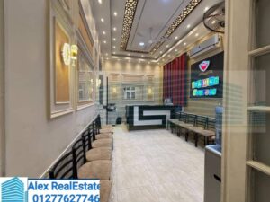 مكتب مفروش للايجار في الازاريطه واجهه اعلانيه مميزه 55,000 ج.م