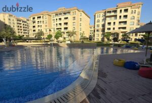 شقة للايجار فاخرة تطل علي حمام سباحة ارخص سعر في السوق موقع متميز في ناينتي افينيو – التجمع الخامس – القاهرة الجديدة – تشطيب فاخر 60,000 ج.م