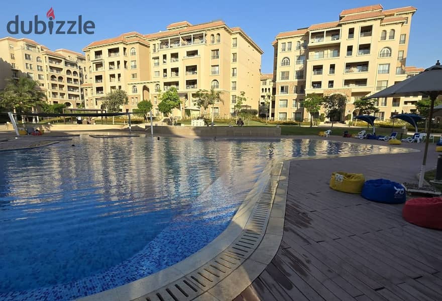 شقة للايجار فاخرة تطل علي حمام سباحة ارخص سعر في السوق موقع متميز في ناينتي افينيو - التجمع الخامس - القاهرة الجديدة - تشطيب فاخر 0