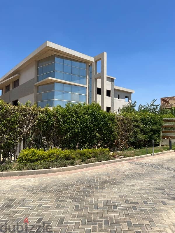 مبني تجاري / إداري  امام كومباوند  الربوة و جيرة 0