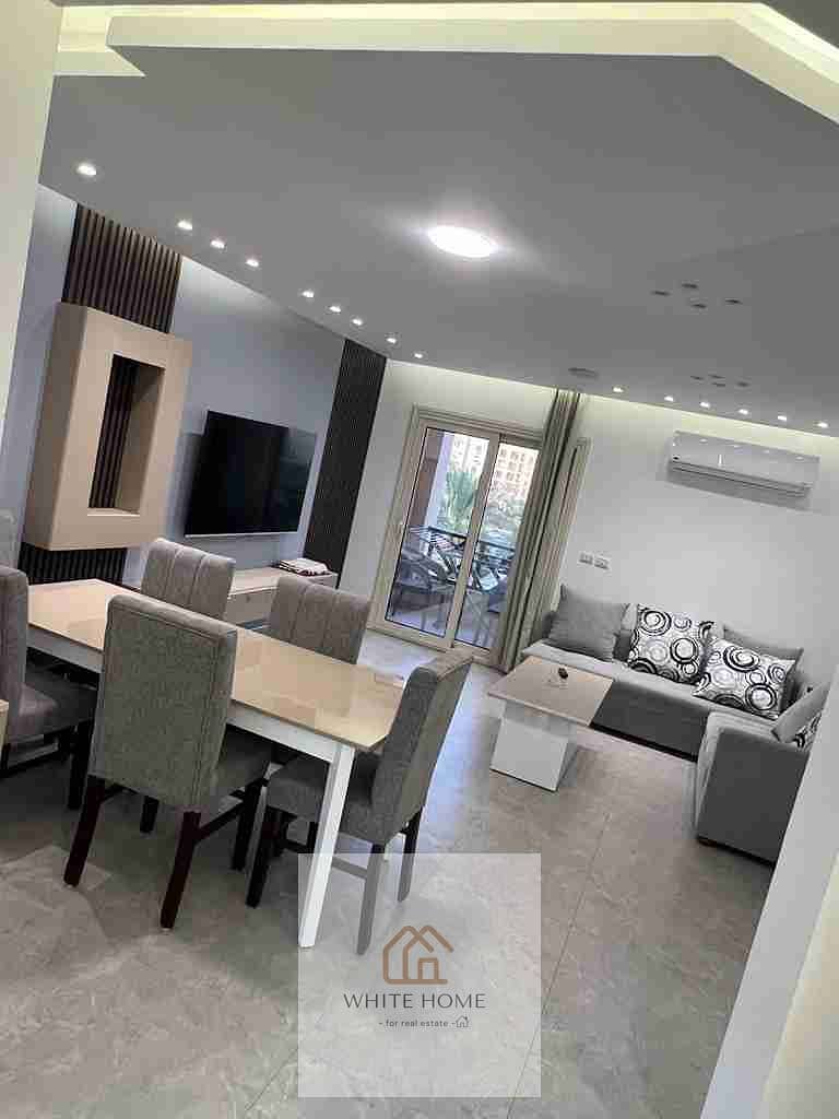 متاح للبيع بالفرش والاجهزة بمدينة الرحاب المساحه 90م  2نوم 1حمام  البيع شامل العفش والأجهزة تشطيبات خاصه بالكامل 0