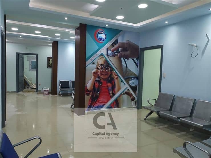 عيادة للايجار 50م متشطبة بالكامل في مول طبي مميزعلي شارع التسعين- بالتجمع الخامس 0
