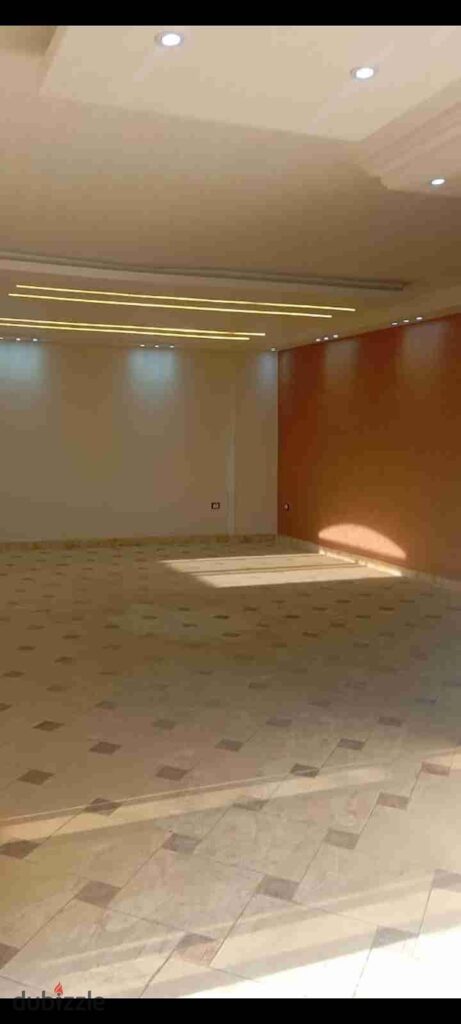 شقه للايجار بالحي الرابع 220 متر 0