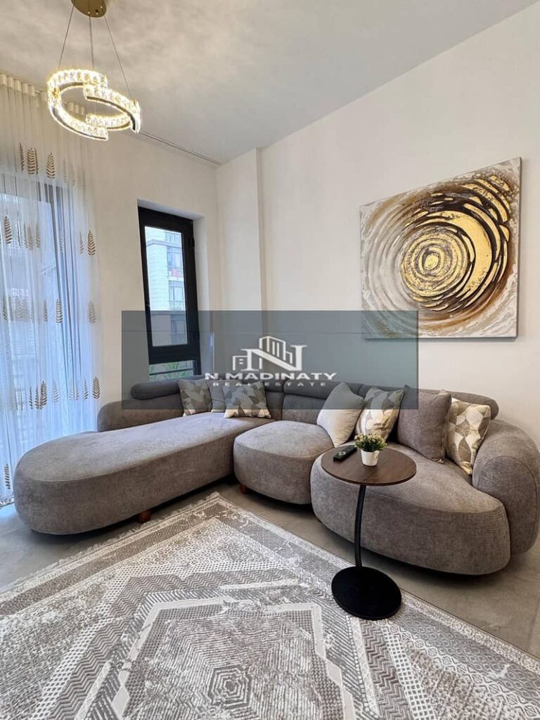 فرصه ذهبيه للايجار في ارقي واميز مراحل مدينتي مفروش فيb8 شقه 78متر التقسيمه 2نوم+1حمام الدور الثاني فرش مودرن اول سكن مكيفه بالكامل الفيو جاردن وبارك 0