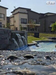 بواجهه أماميه علي اللاجون كمبوند علي طريق السويس 8,885,500 ج.م