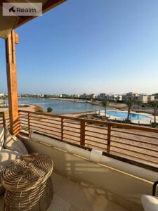 مع رووف اطلالة علي لاجون وحمام سباحة شقة مميزة للبيع في الجونة 22,500,000 ج.م