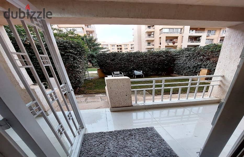 شقه للايجار قانون بمدينتي 70م دور ارضي بحديقة 35م  تشطيب خاص بموقع مميز بمنطقة B11 وقريبة من المسجد والخدمات 0