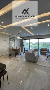 شقة للإيجار داخل Lake View Residence، أول سكن وتشطيب Ultra Super Lux مع فرش جديد بالكامل. الوحدة مناسبة للي بيدوّر على سكن جاهز ورايق داخل كمبوند هادي 70,000 ج.م