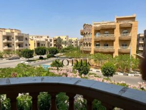 شقة للبيع في العبور الحي الخامس قريبة من مستشفى فريد حبيب وجميع الخدمات تشطيب الترا سوبر لوكس مساحتها 160 متر أول بلكونه بعد الأرضي 5,000,000 ج.م